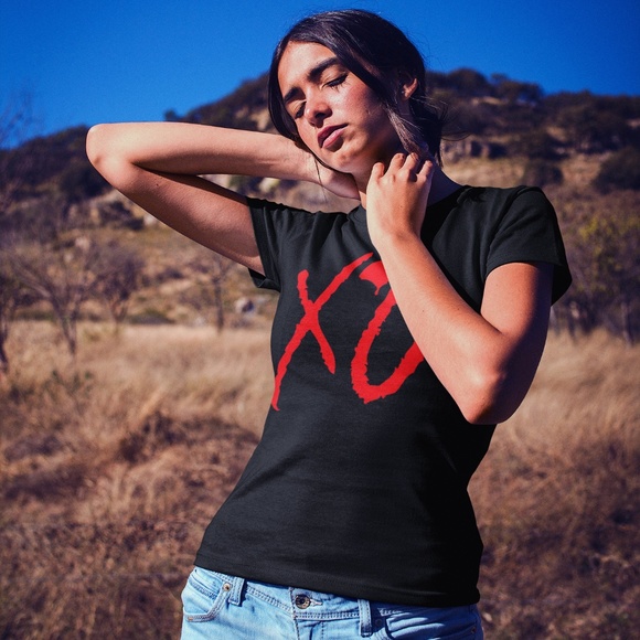 T-Shirt Addicts Tops - Hugs & Kisses T-Shirt